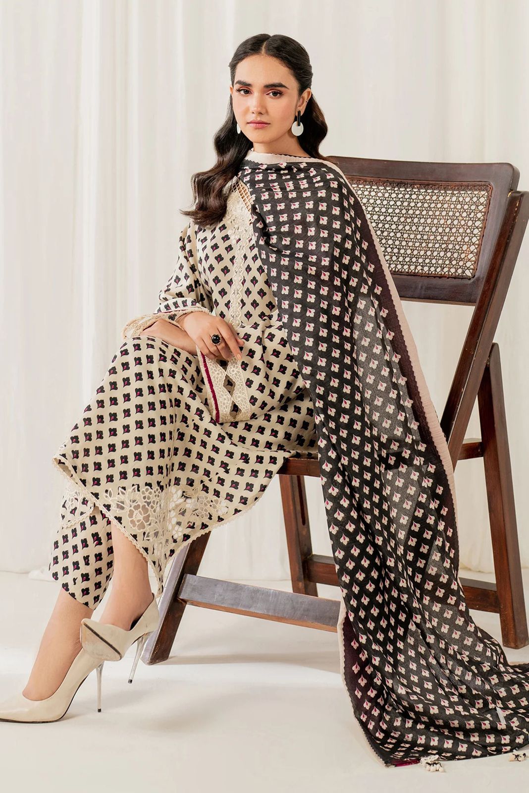 3 Piece Embroidered Linen Suit Unstitched | HEW-13