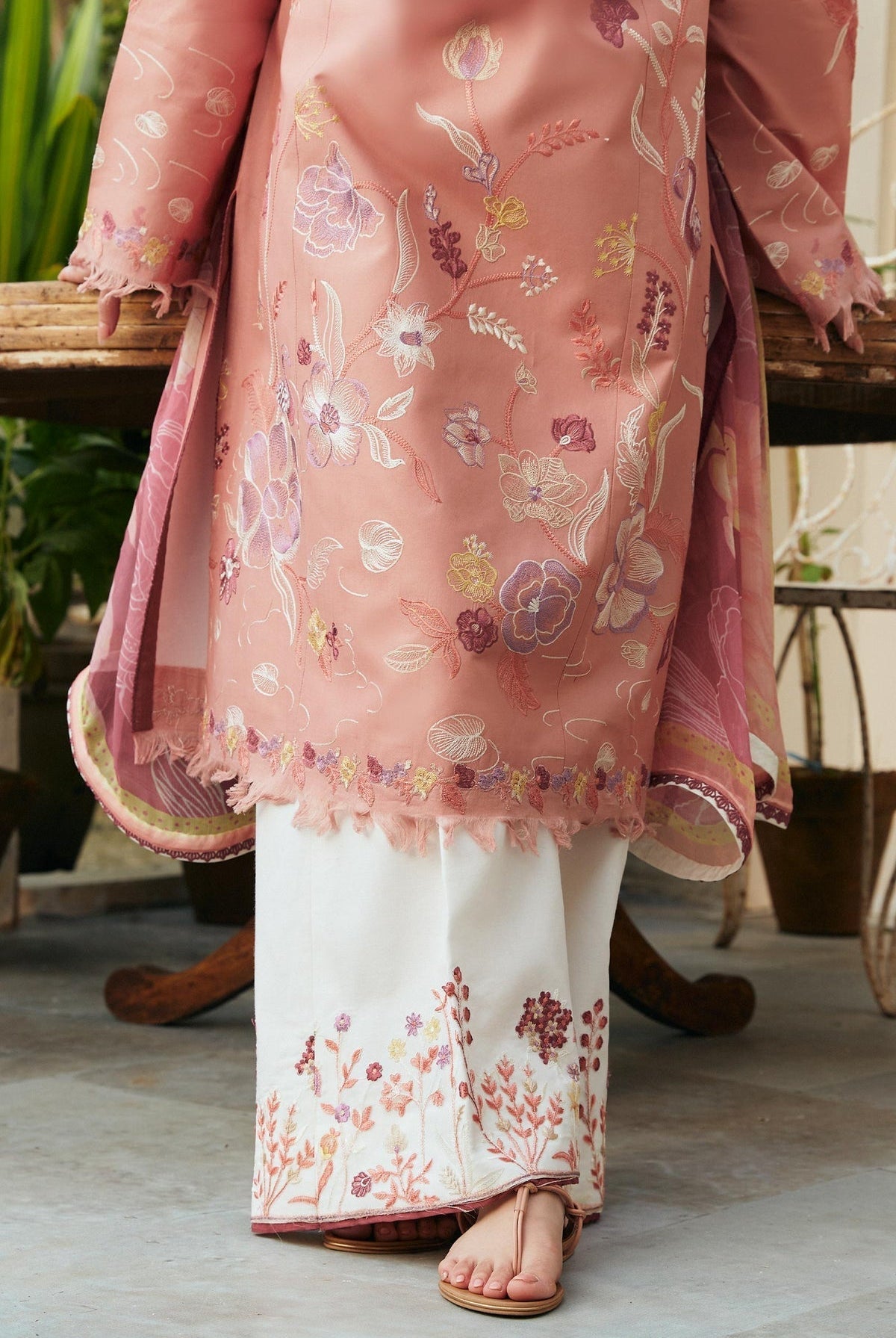 Lawn Suit Embroidred